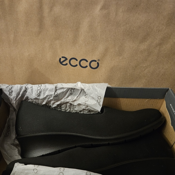 ECCO Women's Black Shoes - Picture 3 of 4